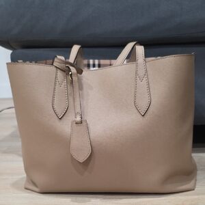 Burberry Medium Lavenby Reversible Calfskin Tote